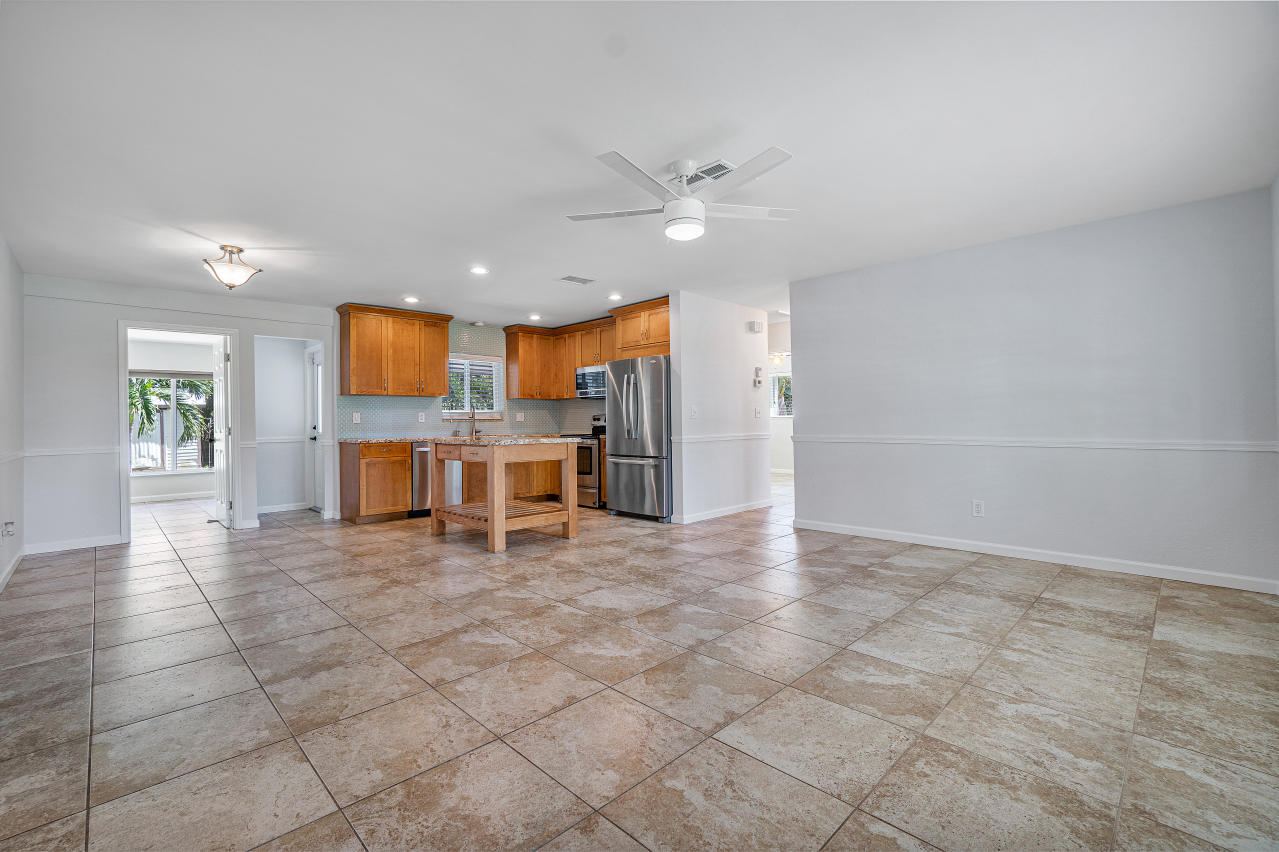 225 Northeast 28th Street Boca Raton, FL 33431 - Photo 4 of 25 014-225Northeast28thStreet-BocaRaton-FL-