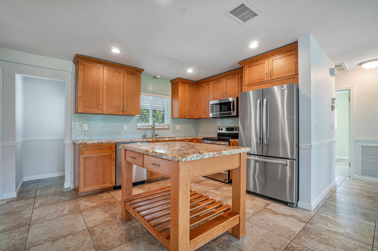 225 Northeast 28th Street Boca Raton, FL 33431 - Photo 6 of 25 019-225Northeast28thStreet-BocaRaton-FL-