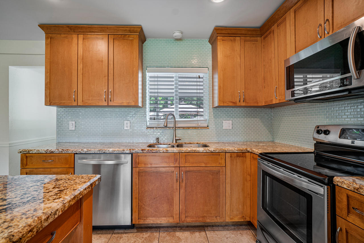 225 Northeast 28th Street Boca Raton, FL 33431 - Photo 7 of 25 020-225Northeast28thStreet-BocaRaton-FL-