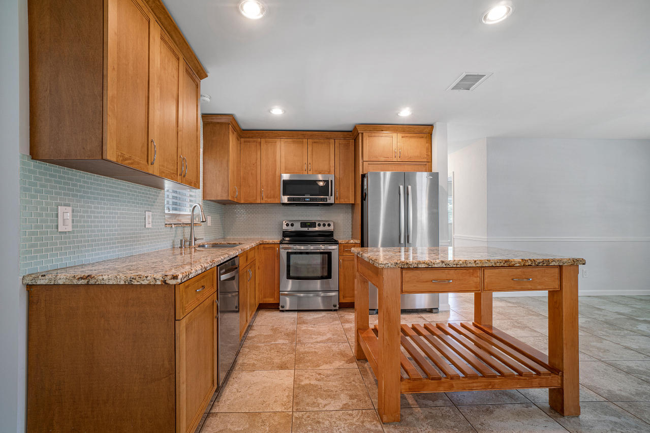 225 Northeast 28th Street Boca Raton, FL 33431 - Photo 8 of 25 022-225Northeast28thStreet-BocaRaton-FL-