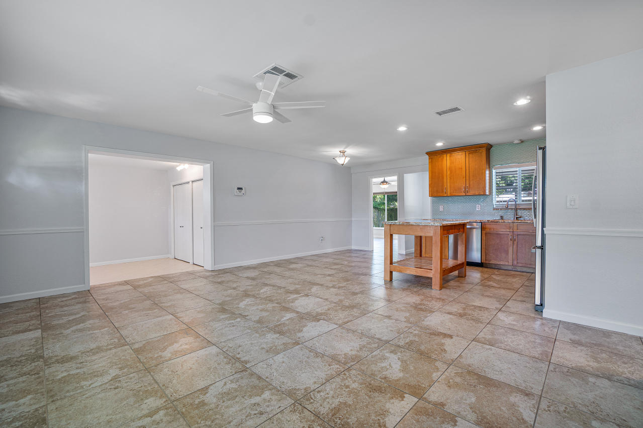 225 Northeast 28th Street Boca Raton, FL 33431 - Photo 9 of 25 015-225Northeast28thStreet-BocaRaton-FL-