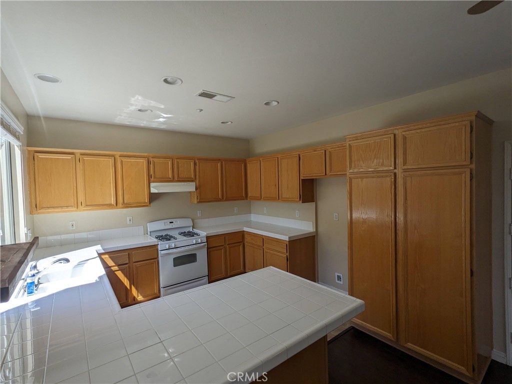 1481 Allendale Drive Riverside, CA 92507 - Photo 9 of 30