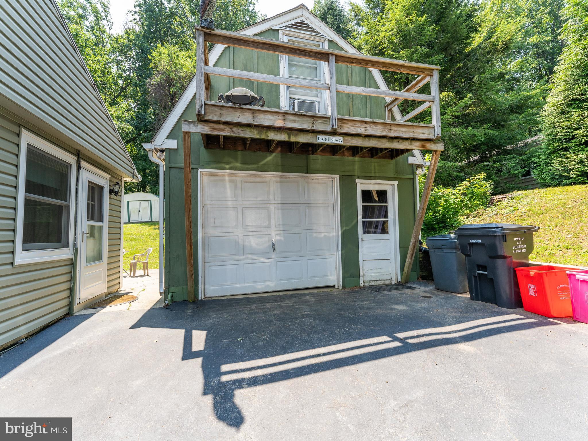 8 Fahnestock Road Malvern, PA 19355 - Photo 4 of 12 Oversized one car garage with finished loft