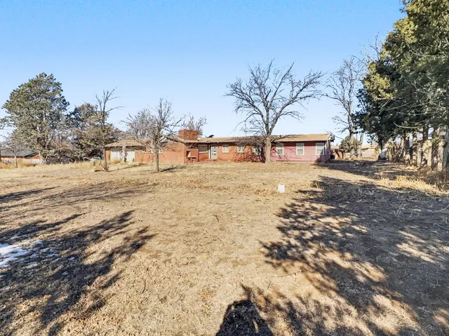 $140,000 | 909 West Bedford Street, Dimmitt, TX 79027