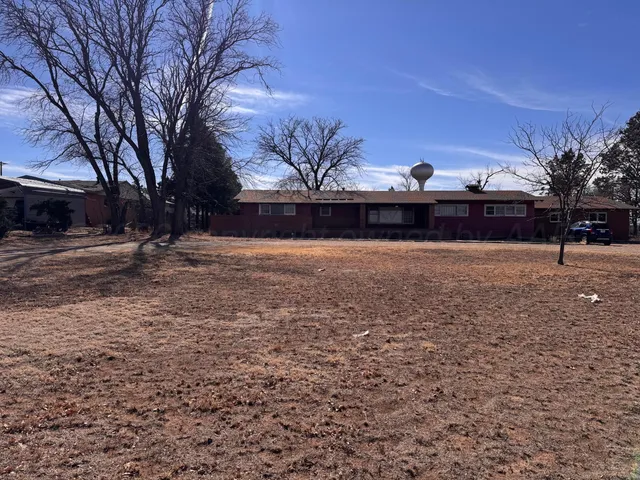 $140,000 | 909 West Bedford Street, Dimmitt, TX 79027