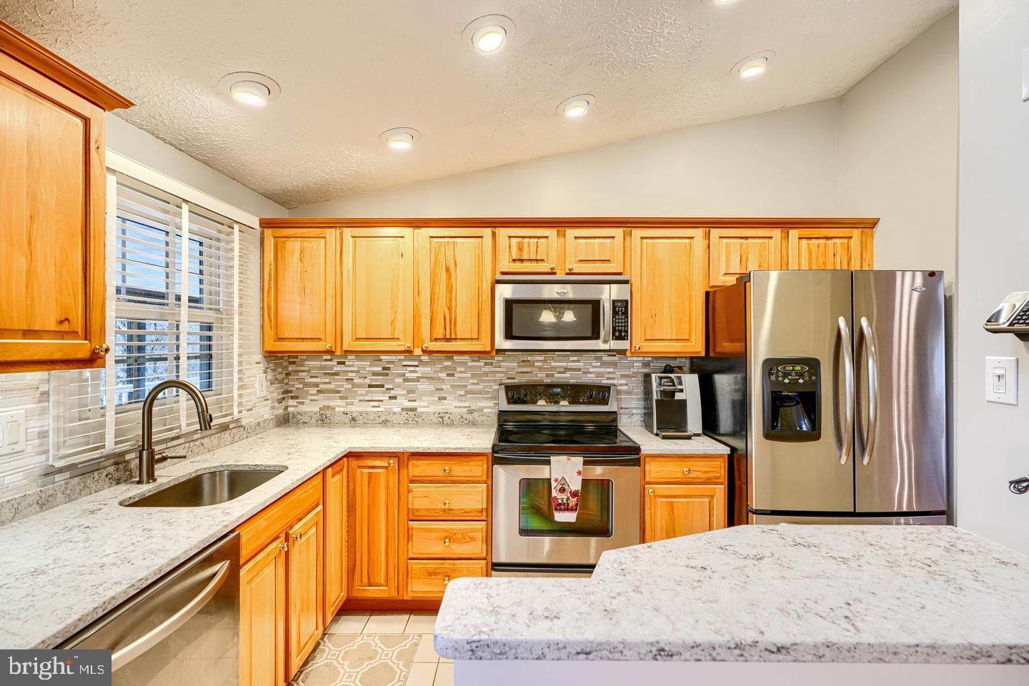 8908 Goldentree Lane Baltimore, MD 21221 - Photo 9 of 30