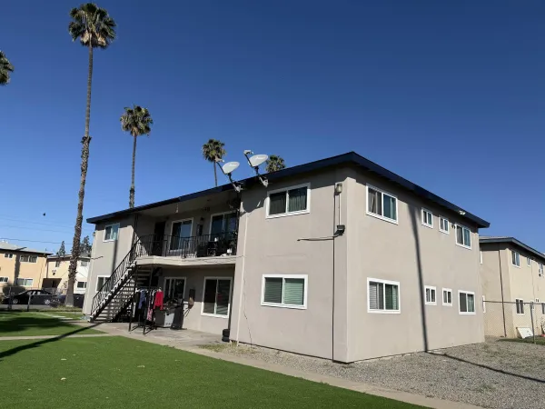 a view of a house with a backyard