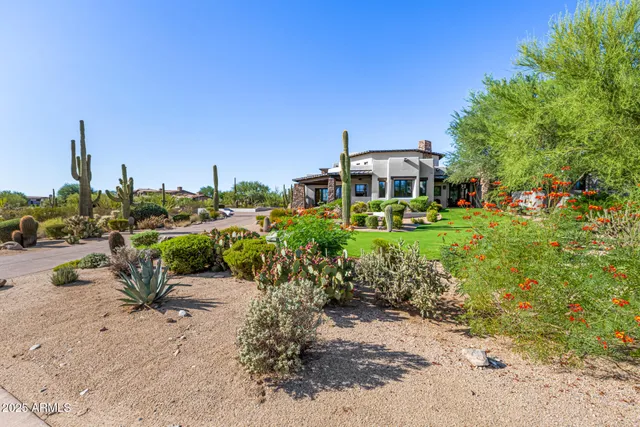 a view of livingroom with furniture and windows
