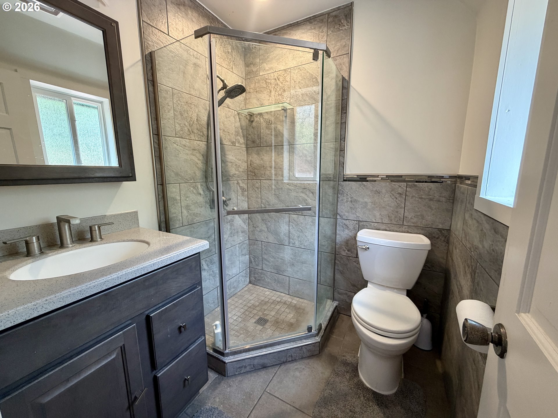 400 Walnut Street La Grande, OR 97850 - Photo 16 of 48 Owner's Suite Bathroom