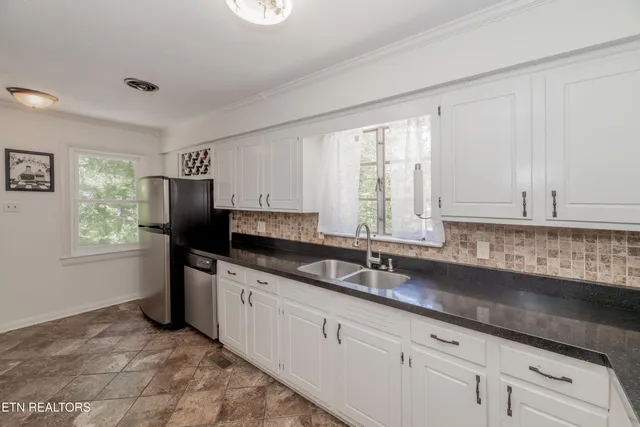 $549,000 | 1112 Dogwood Drive, Kingston, TN 37763