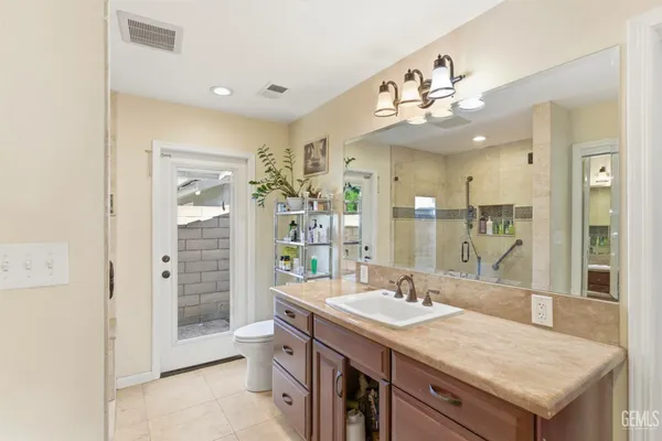 $425,000 | Undisclosed Address, Bakersfield, CA 93308