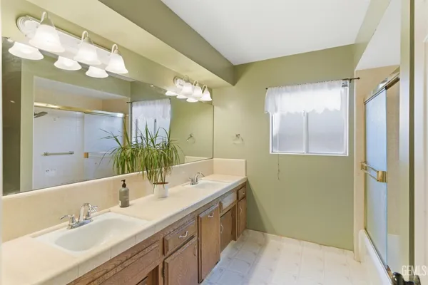 $425,000 | Undisclosed Address, Bakersfield, CA 93308