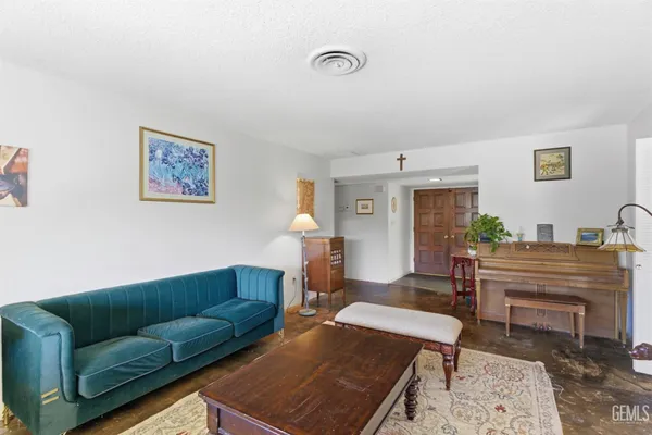 $425,000 | Undisclosed Address, Bakersfield, CA 93308