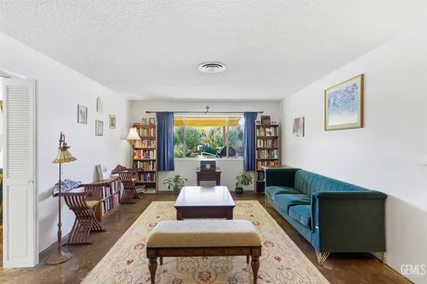 $425,000 | Undisclosed Address, Bakersfield, CA 93308