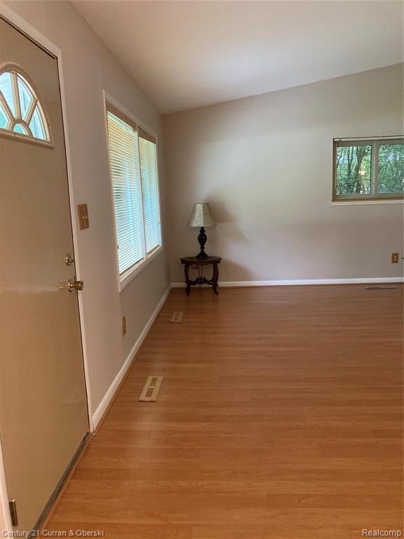 27860 Peppermill Road Farmington Hills, MI 48331 - Photo 5 of 28