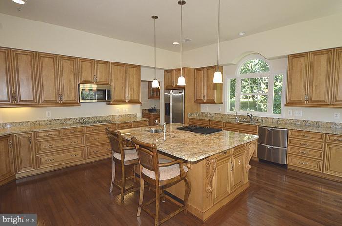KITCHEN VIEW 2