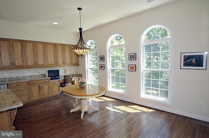 EAT IN KITCHEN