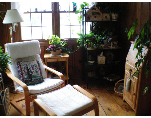 521 N Road Westfield, MA 01085 - Photo 7 of 25 a living room with furniture flowerpot and flower pot