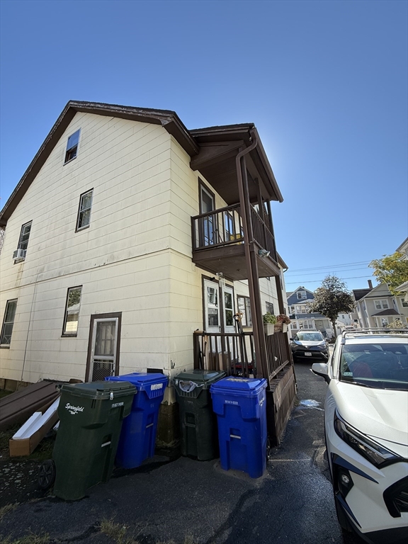 82-84 Maryland Street Springfield, MA 01108 - Photo 5 of 12 a front view of a house