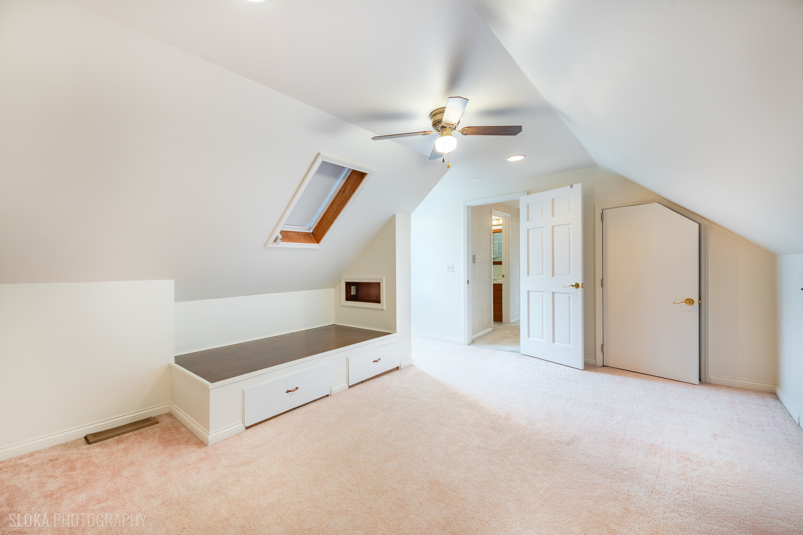 508 Crest Drive Cary, IL 60013 - Photo 19 of 35 a view of a livingroom with a ceiling fan