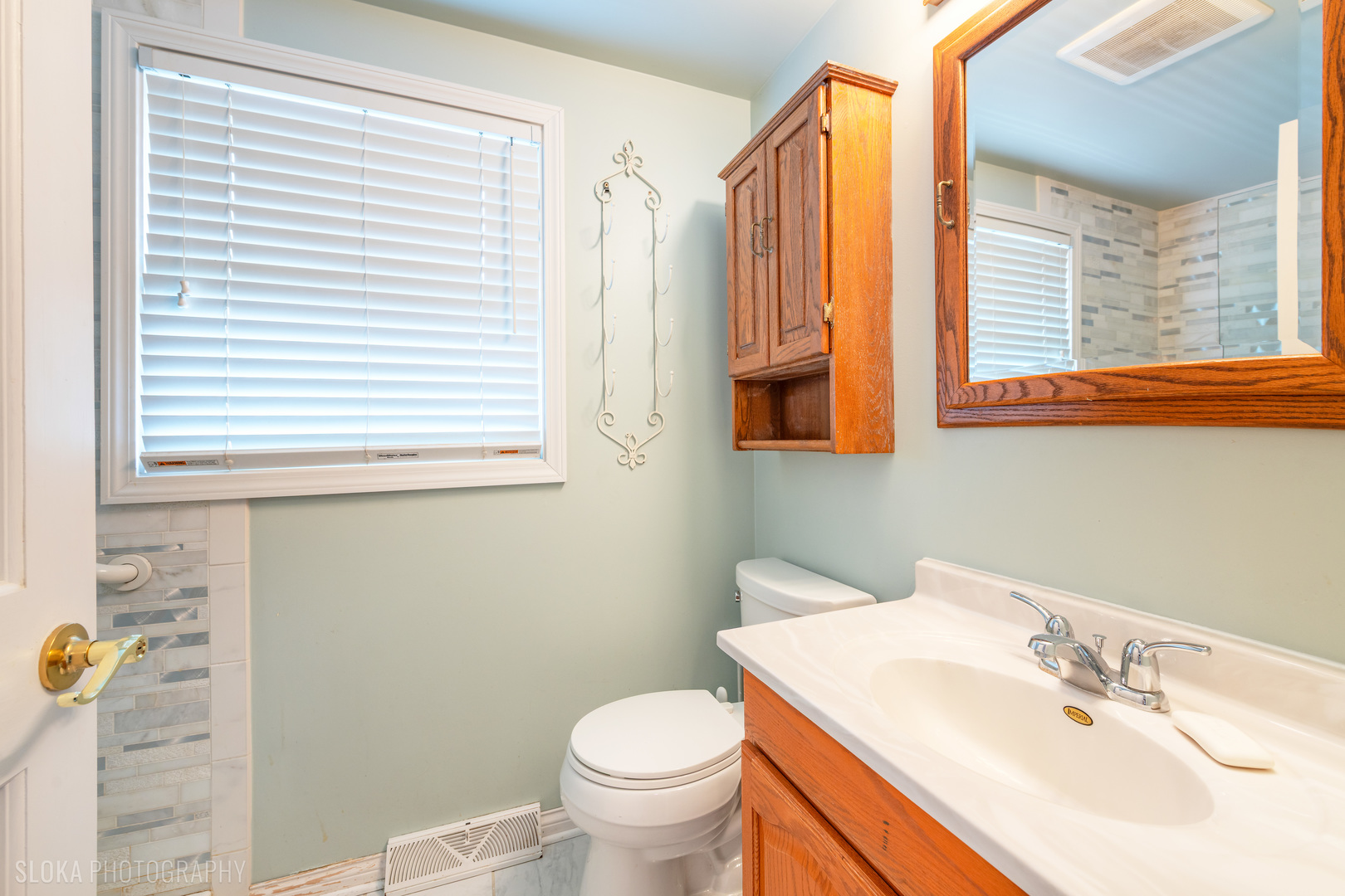 508 Crest Drive Cary, IL 60013 - Photo 22 of 35 a bathroom with a sink a toilet and a window