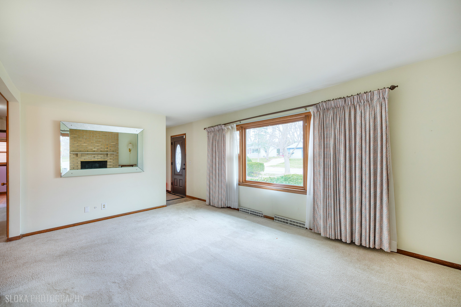 508 Crest Drive Cary, IL 60013 - Photo 5 of 35 an empty room with windows