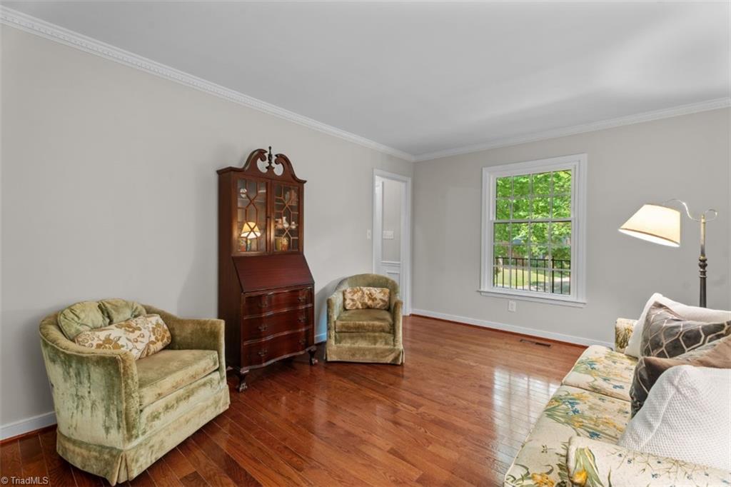 262 Stanaford Road Winston-Salem, NC 27104 - Photo 12 of 47 Living room to left of entry