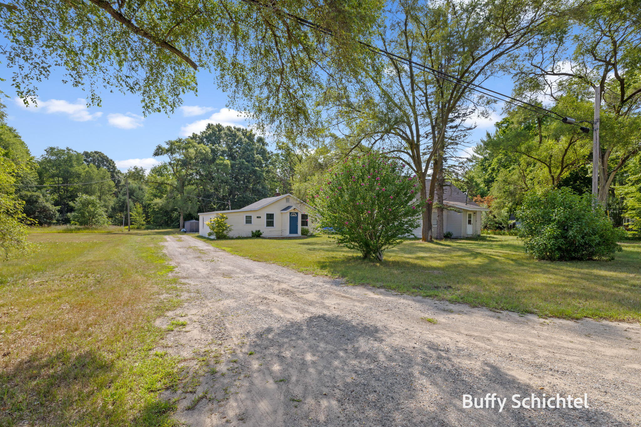 1546 South Walker Road Muskegon, MI 49442 - Photo 2 of 27 23-web-or-mls-2R9A3558