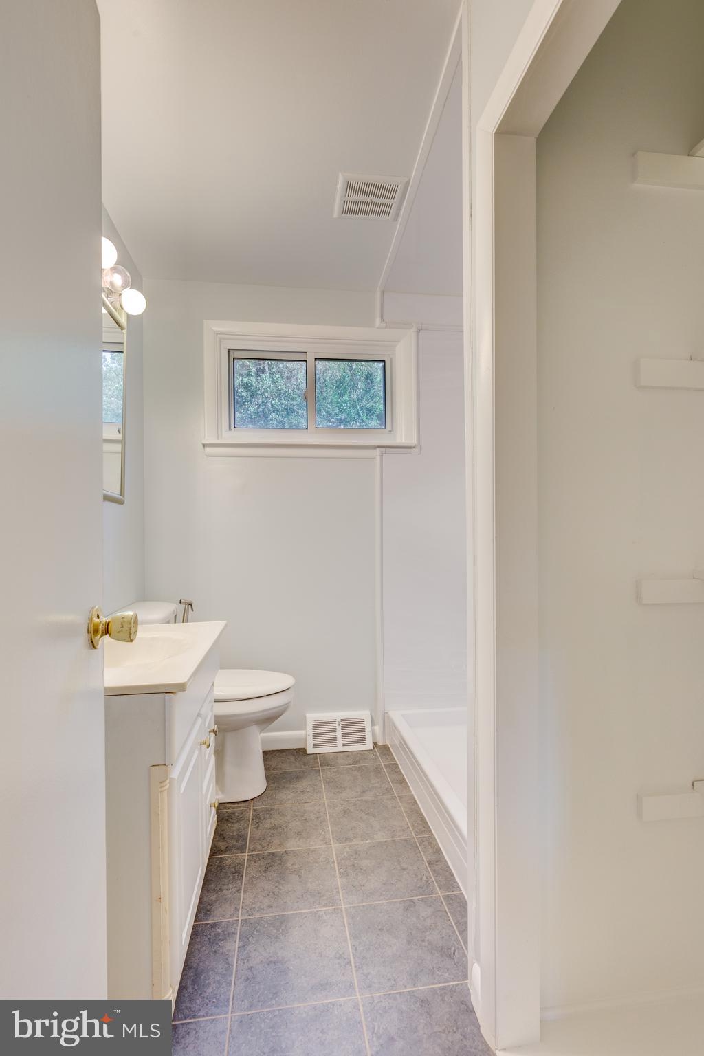 1363 Poole Road Westminster, MD 21157 - Photo 17 of 48 Main Level Full Bathroom