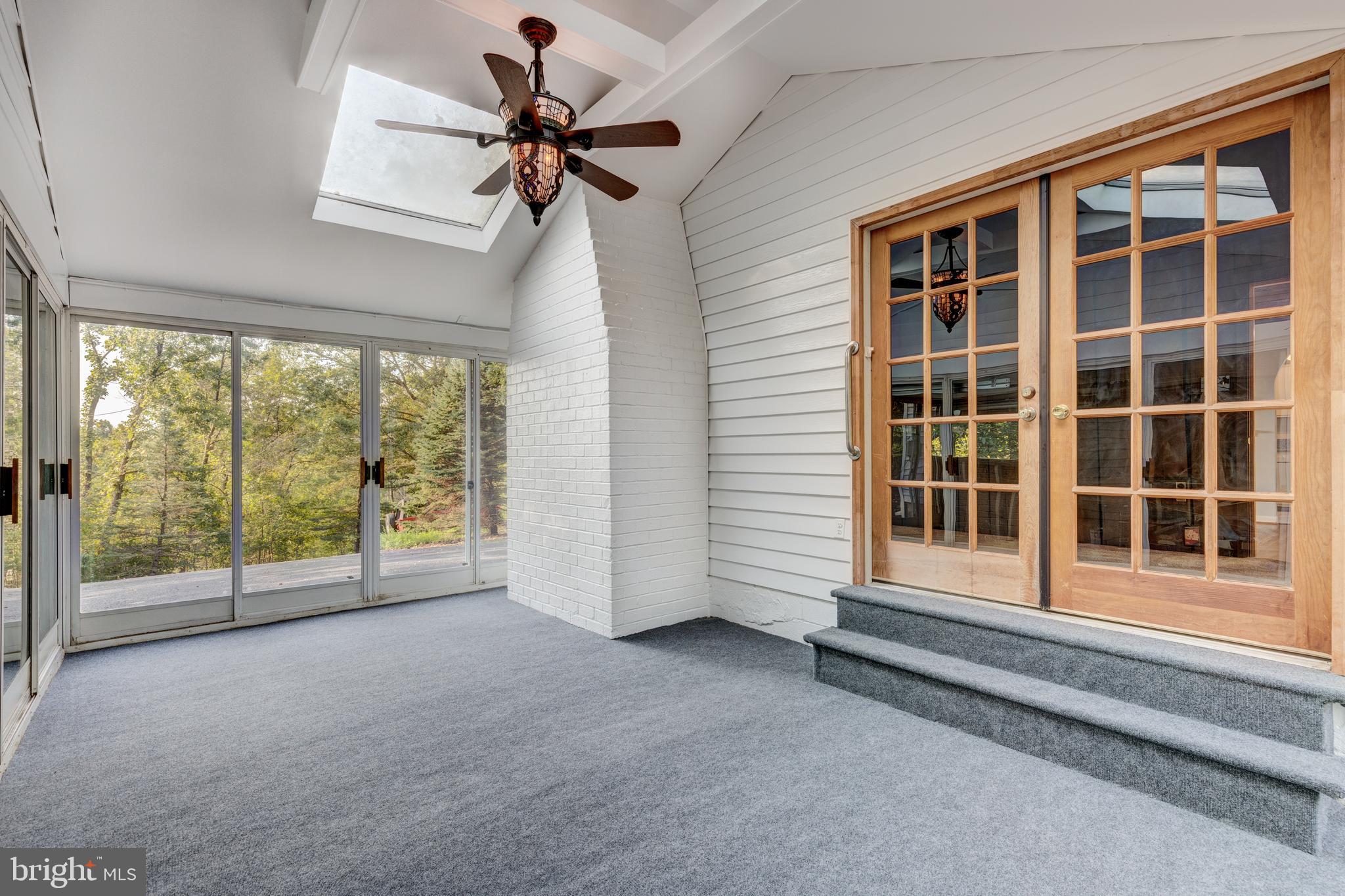 1363 Poole Road Westminster, MD 21157 - Photo 22 of 48 Breezeway