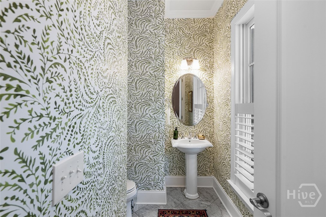 2 Lightenstone Court Savannah, GA 31411 - Photo 18 of 41 Powder room on main level