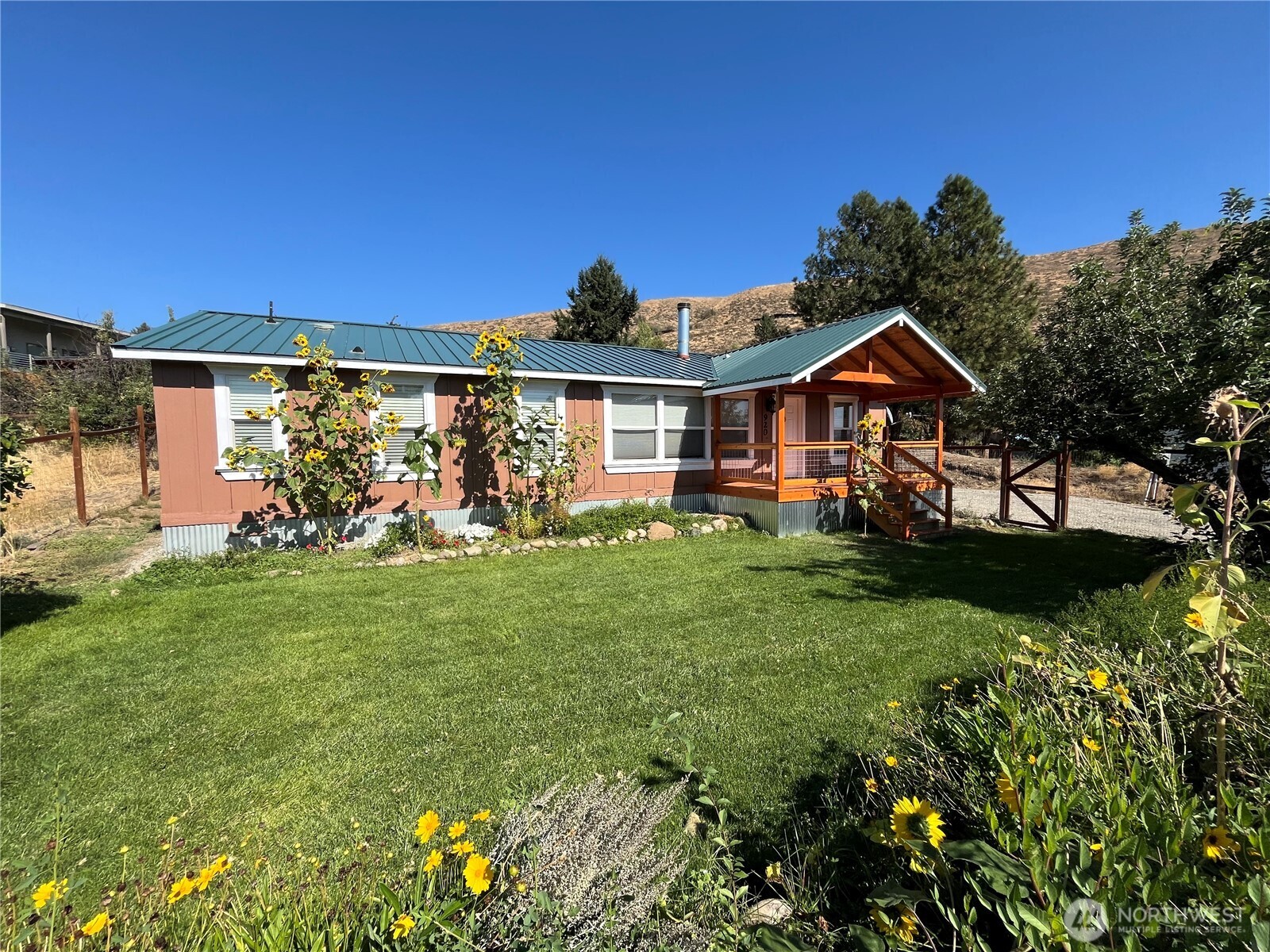 920 Castle Avenue Winthrop, WA 98862 - Photo 3 of 40 a front view of a house with garden