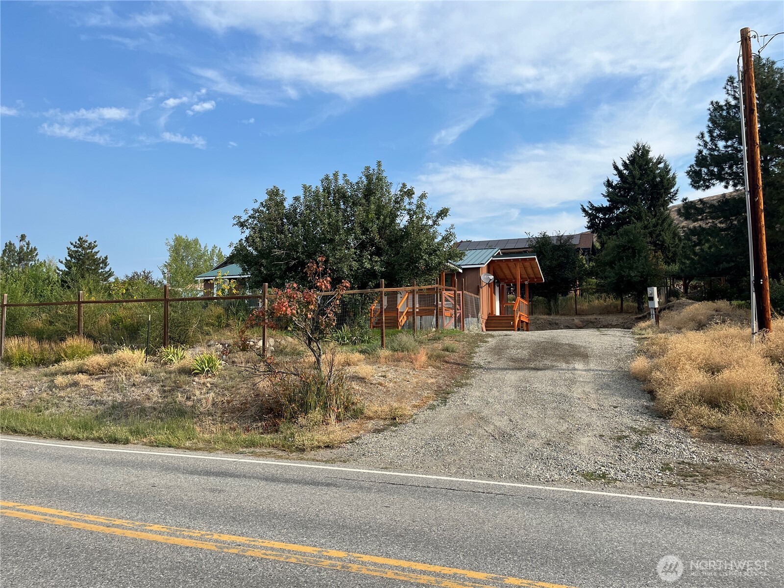 920 Castle Avenue Winthrop, WA 98862 - Photo 39 of 40 a view of a yard with a fountain