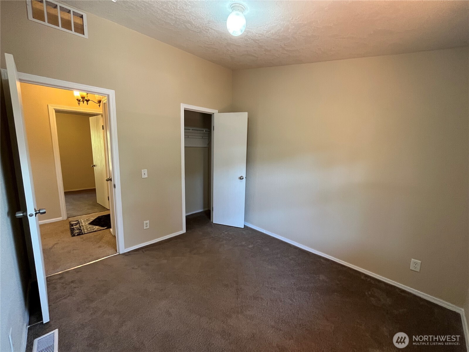 920 Castle Avenue Winthrop, WA 98862 - Photo 9 of 40 an empty room with a door