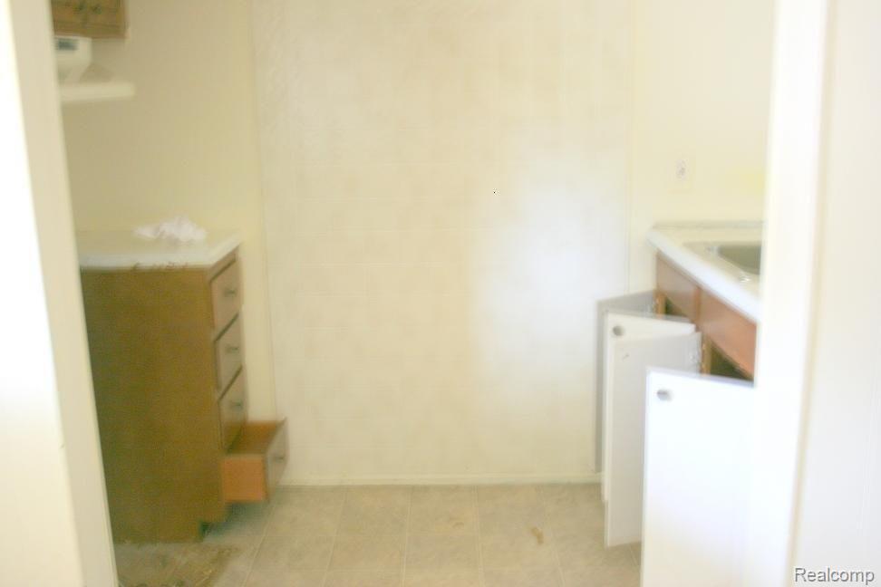43796 Harris Road Belleville, MI 48111 - Photo 12 of 16 Kitchen.jpg