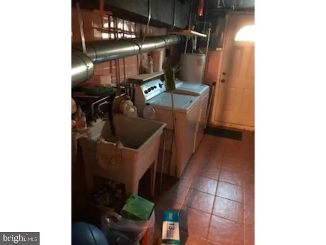 a view of entryway and hall