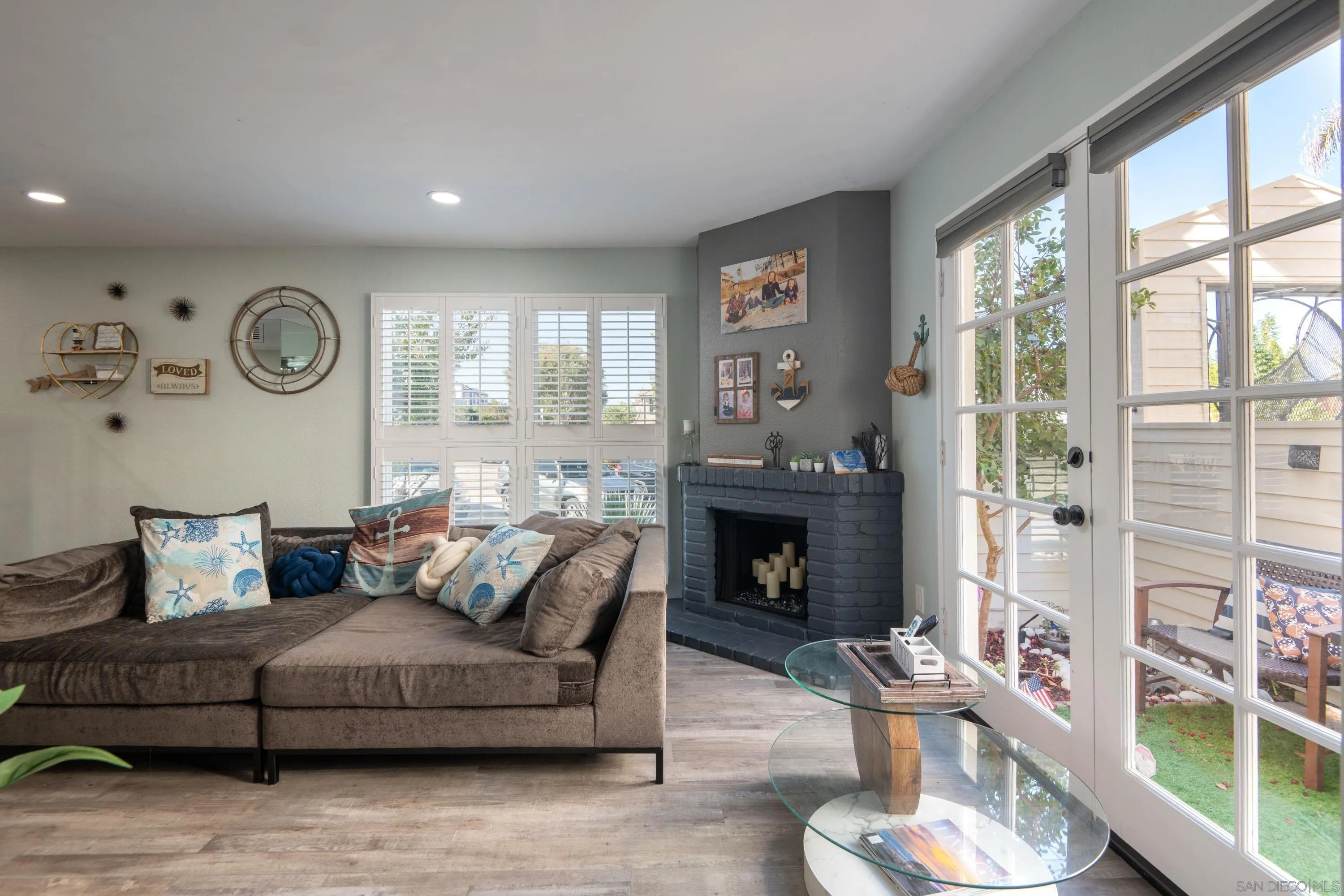 7585 Eads Avenue, Unit A La Jolla, CA 92037 - Photo 4 of 33 a living room with furniture and a fireplace