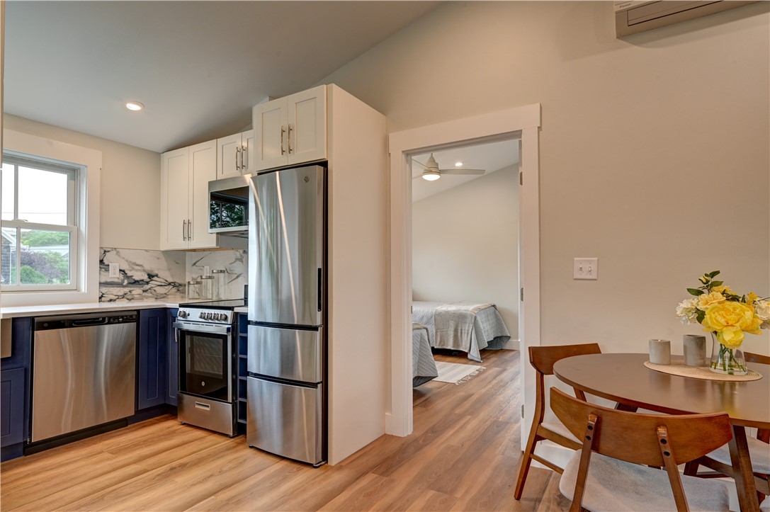 5 Key Court, Unit B Newport, RI 02840 - Photo 13 of 25 Dining area and kitchen