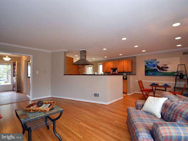 11801 Prestwick Road Potomac, MD 20854 - Photo 12 of 29 Living Room