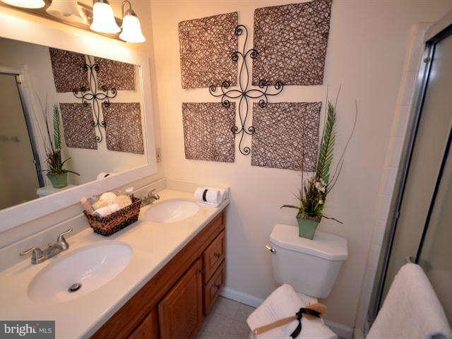 11801 Prestwick Road Potomac, MD 20854 - Photo 14 of 29 Bath (Master)