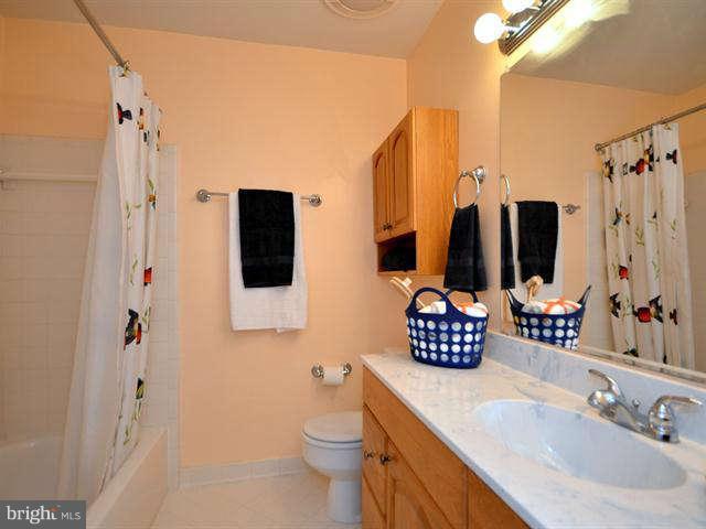 11801 Prestwick Road Potomac, MD 20854 - Photo 17 of 29 Bath