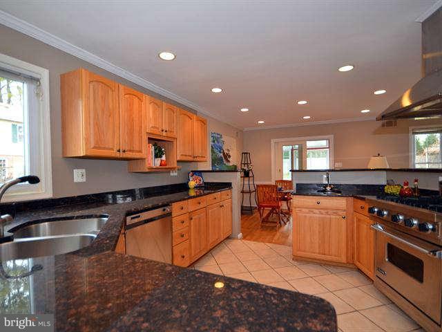 11801 Prestwick Road Potomac, MD 20854 - Photo 3 of 29 Kitchen
