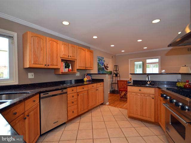 11801 Prestwick Road Potomac, MD 20854 - Photo 4 of 29 Kitchen