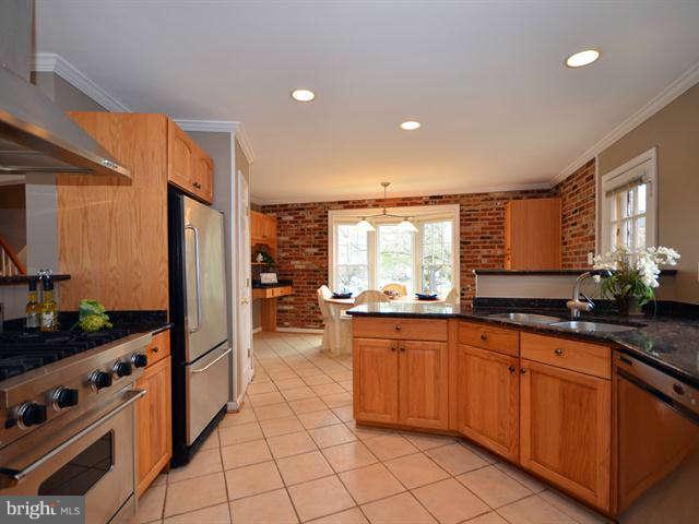 11801 Prestwick Road Potomac, MD 20854 - Photo 5 of 29 Kitchen