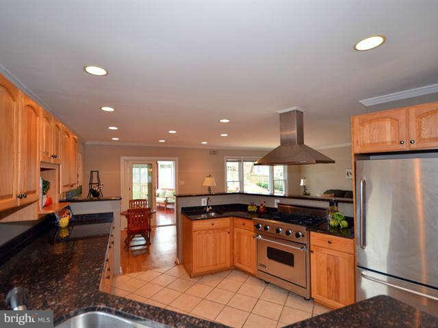 11801 Prestwick Road Potomac, MD 20854 - Photo 6 of 29 Kitchen