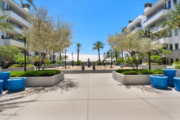a view of a fountain with fountain in front of the house