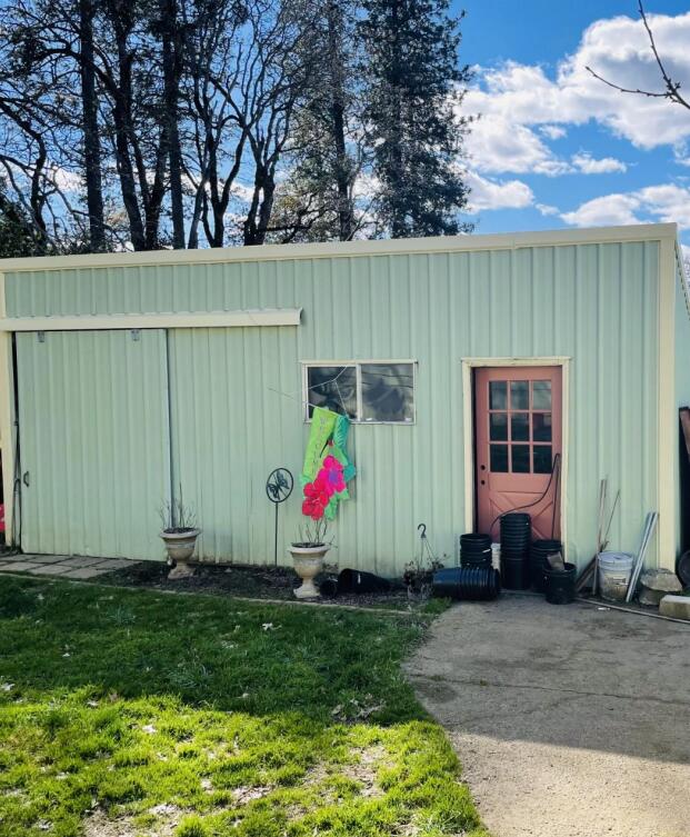 7029 Tunnel Loop Road Grants Pass, OR 97526 - Photo 4 of 15 Shed