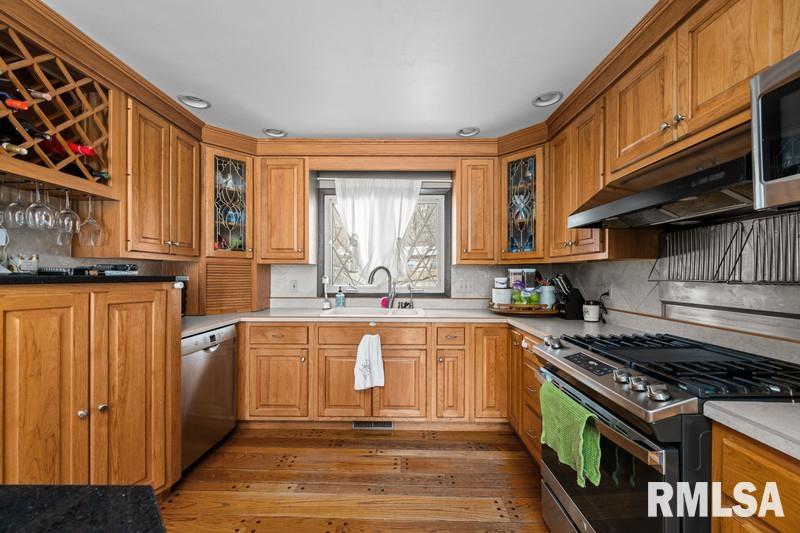 2912 36th Street Moline, IL 61265 - Photo 4 of 31 Gallery Image 4