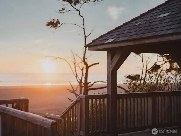 $2,325,000 | 210 Front Street, Pacific Beach, WA 98571