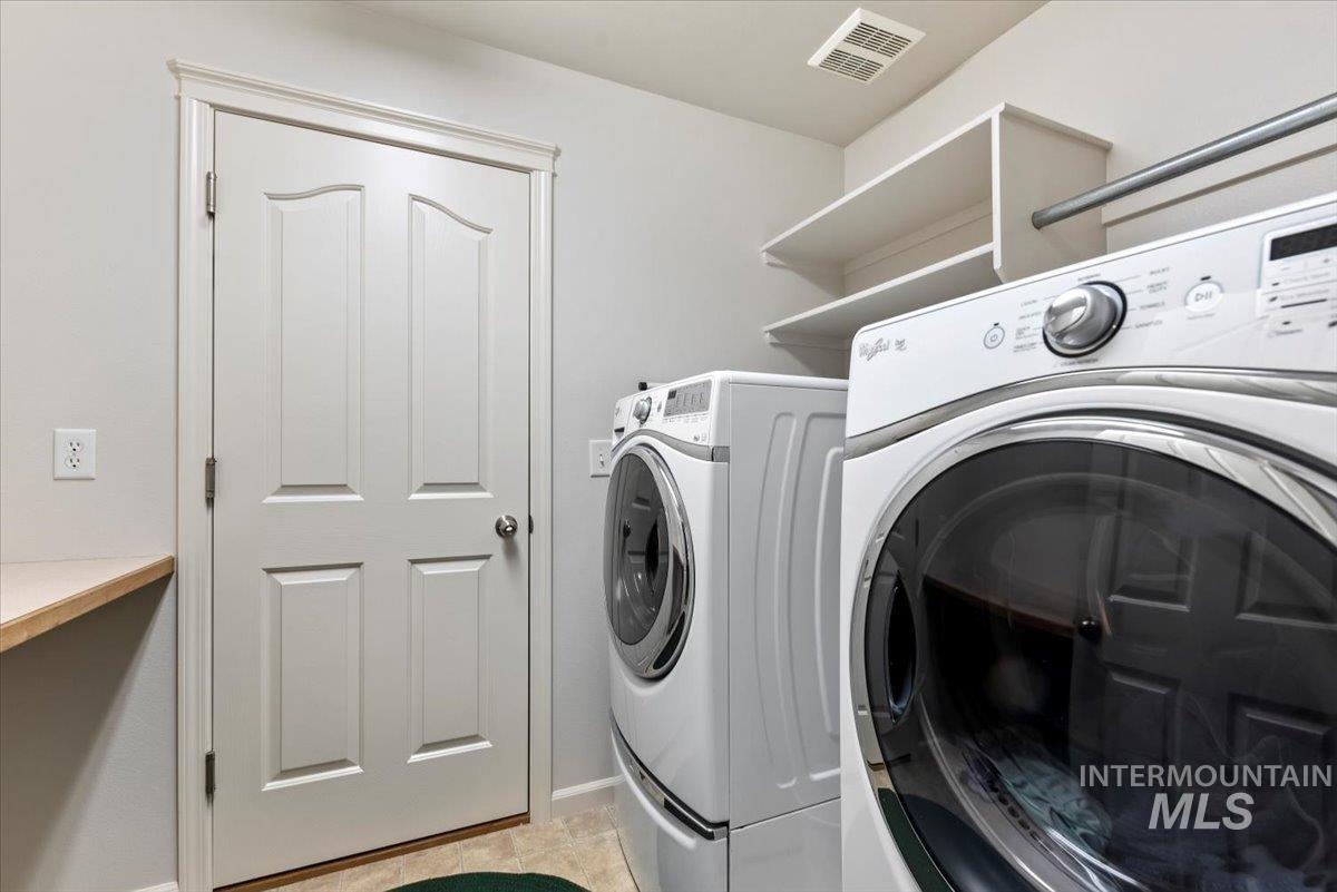 4167 North Arches Way Meridian, ID 83646 - Photo 28 of 36 Laundry area with independent washer and dryer